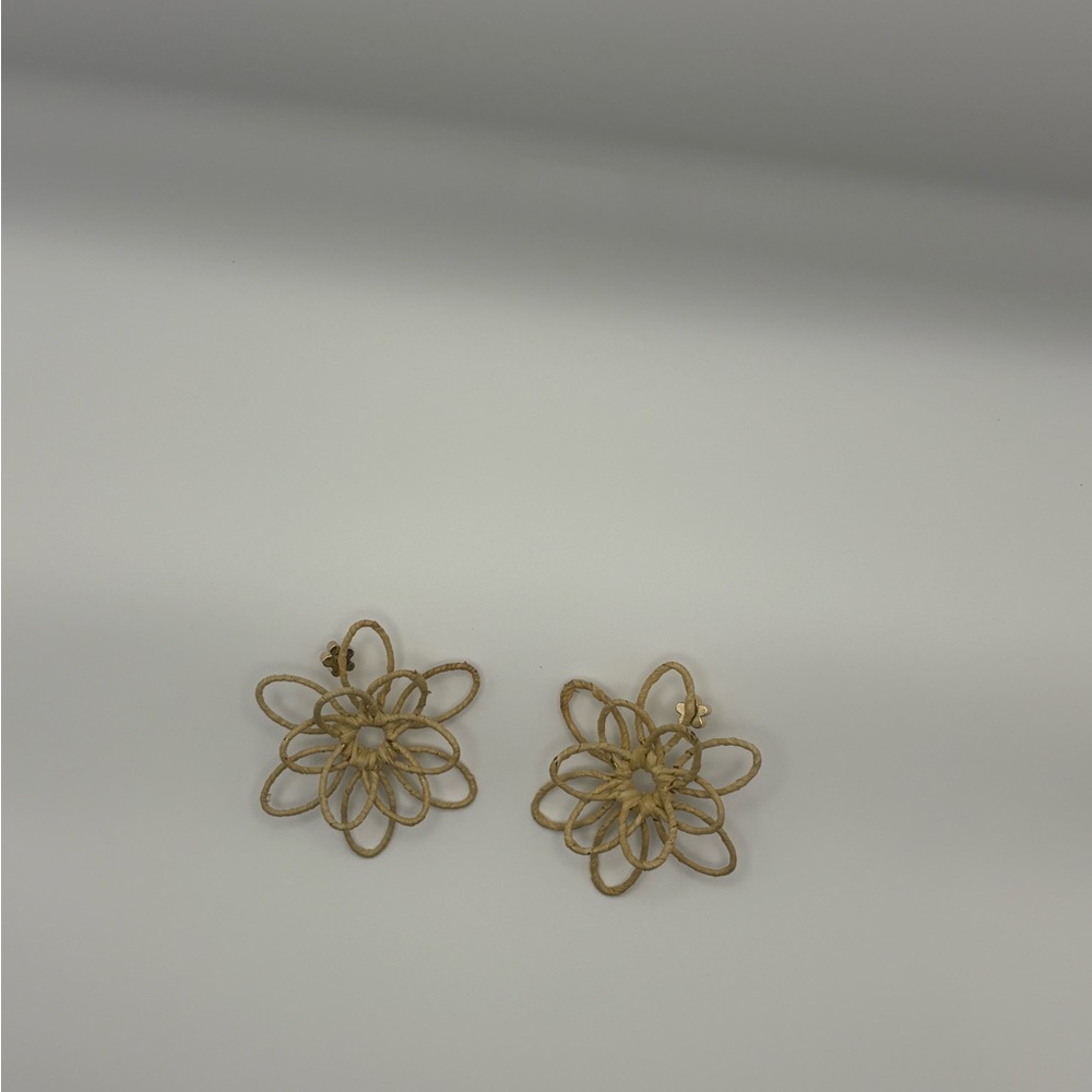Elegant Gold Flower Earrings